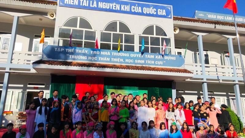 Hội thi múa hát tập thể và biểu diễn trang phục dân tộc cho các lớp trong toàn trường nhân kỷ niệm 38 năm Ngày Nhà Giáo Việt Nam 20/11
